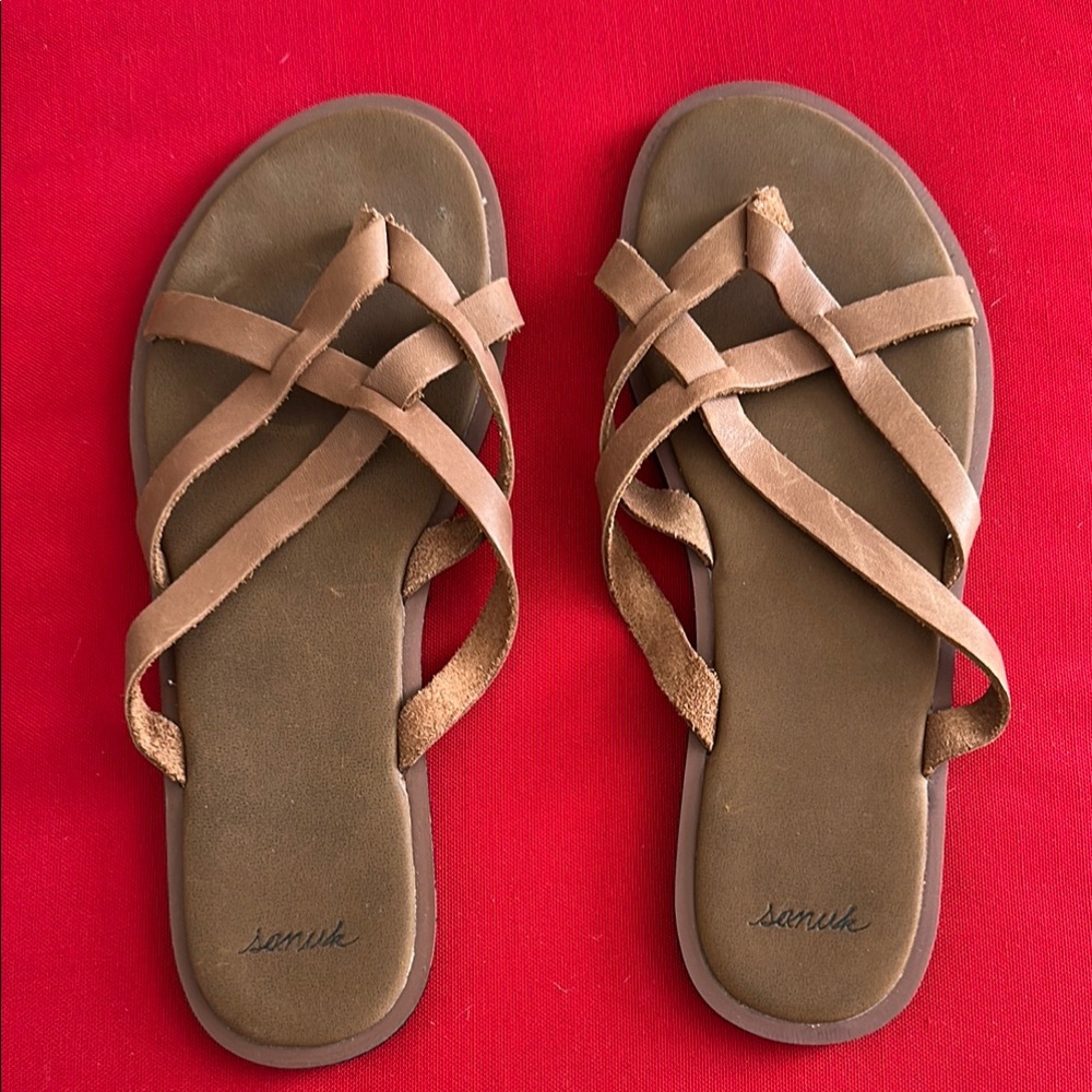 Sanuk Tan Sandals Strappy Casual Design